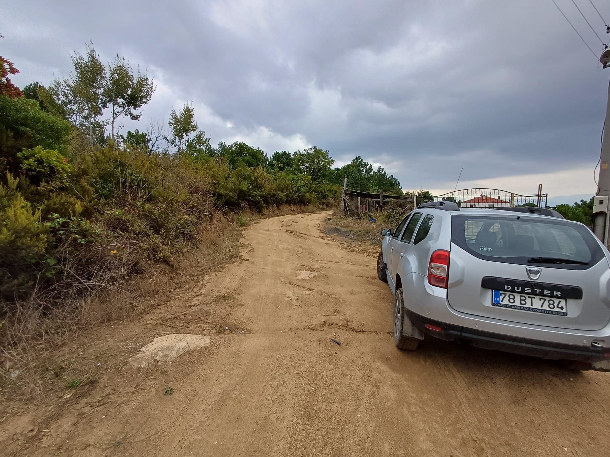 ARMUTLU MECİDİYE KÖYÜNDE 6500M2 İKİ KAT İMARLI ARSA