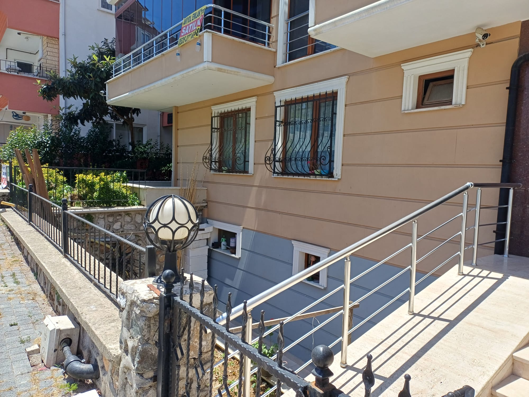 NUMANOĞLU 2 APT. YÜKSEK GİRİŞ