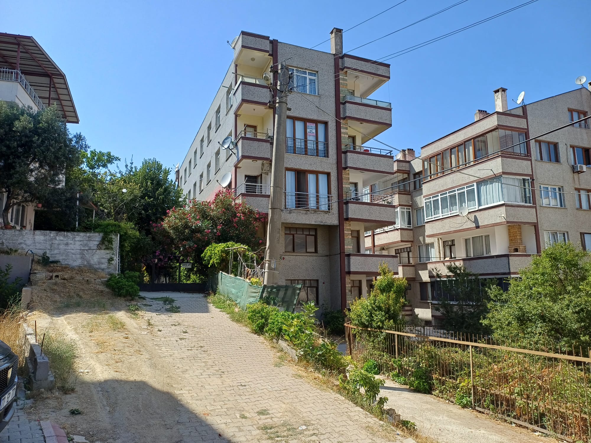 KORU MERKEZDE DENİZ MANZARALI DAİRE