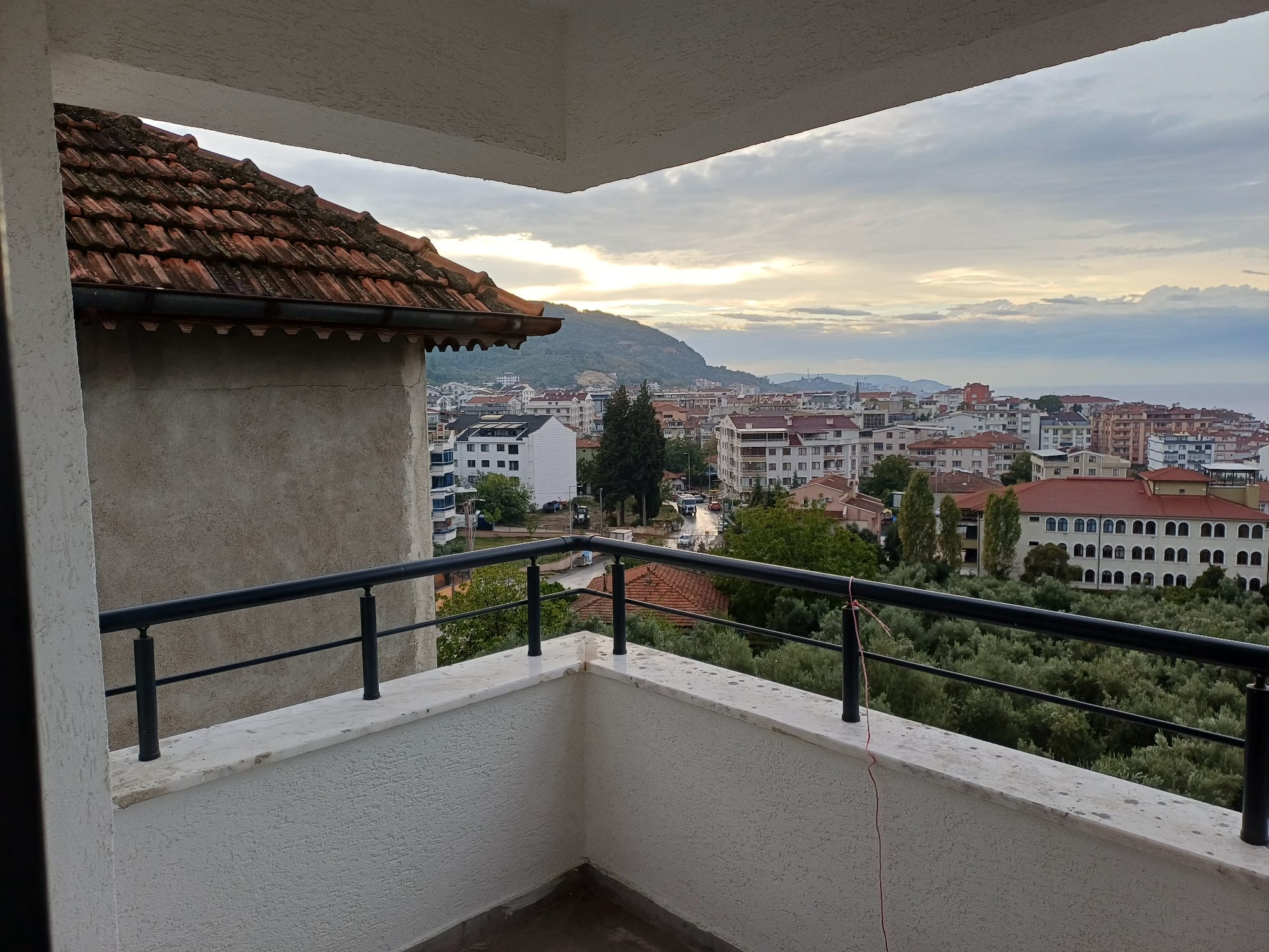 ÇINARCIK`DA DENİZ MANZARALI 2+1 SIFIR DAİRE