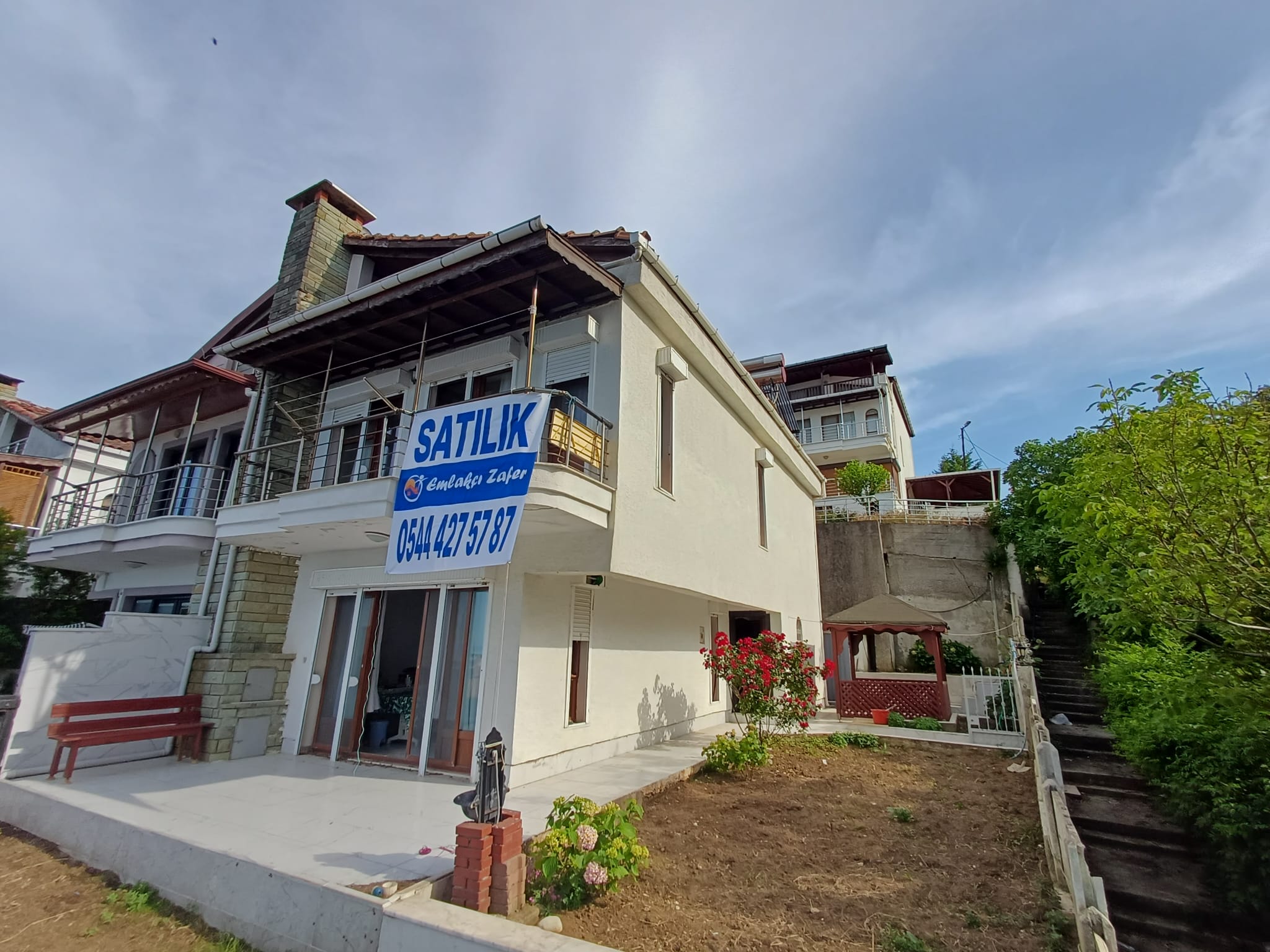 BADEM ALTI VİLLALARINDA KÖŞE HARİKA VİLLA