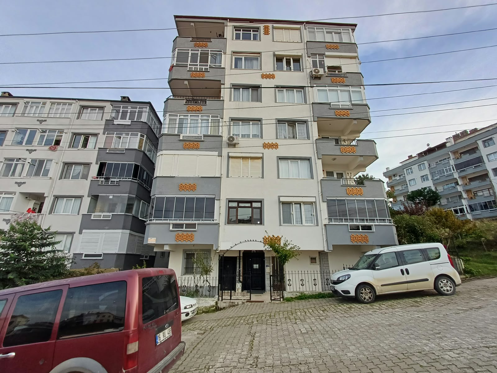 YEŞİL VADİ SİTESİNDE ARA KAT DAİRE
